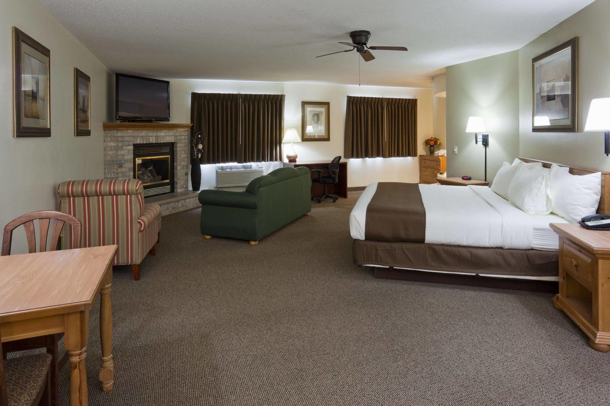Paynesville Inn & Suites Zewnętrze zdjęcie